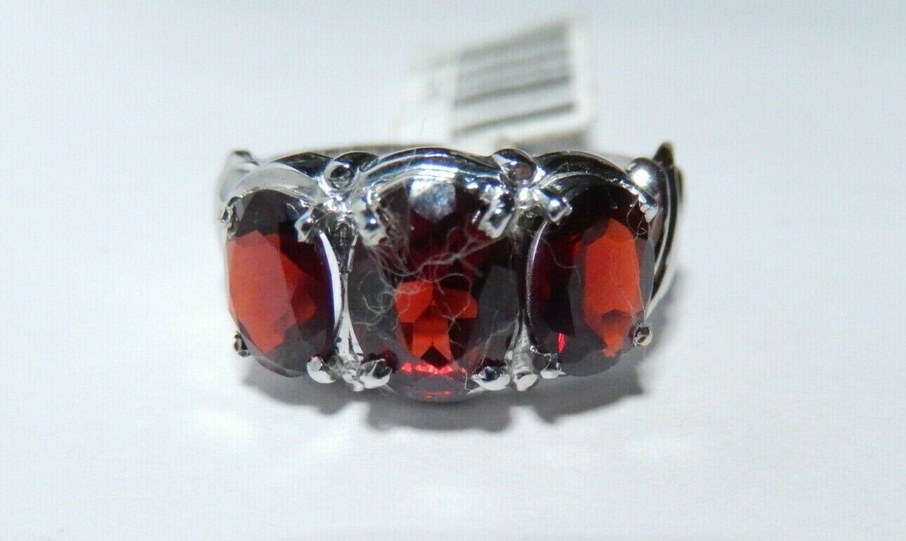 *NWT* 10k White Gold 2.75CT Oval Garnet Three Stone Ring Size 7