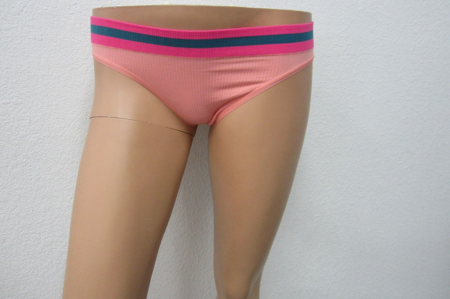 *NWT* Victoria's Secret Thong/String Panty Size S/P