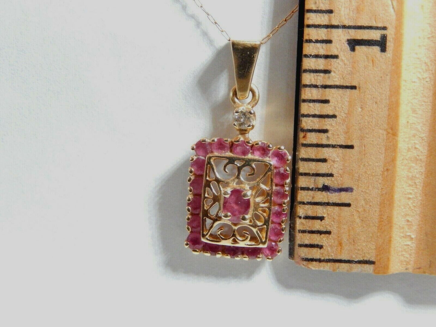 *VINTAGE* 14k Yellow Gold Natural Ruby and Diamond  Pendant w/16" 14K Chain