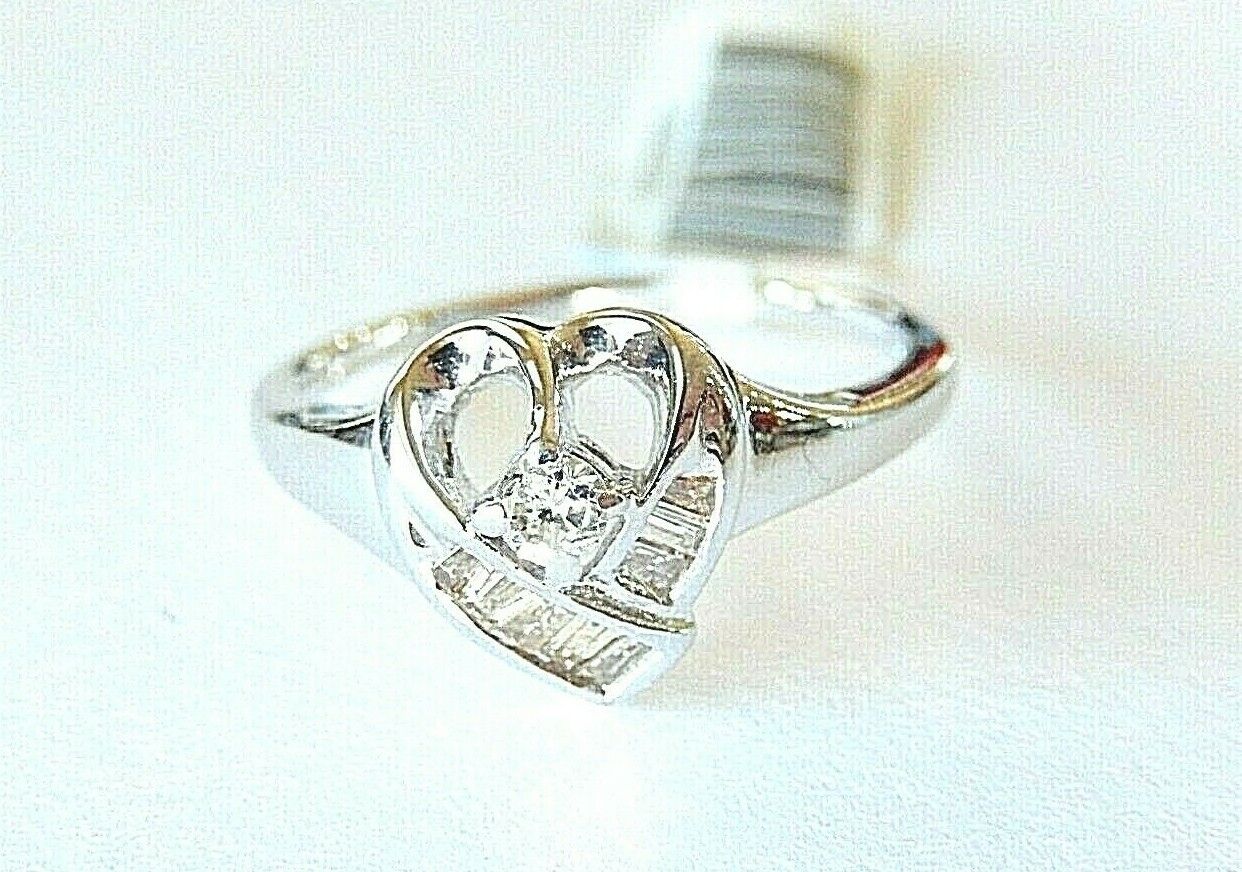 *NWT* 10K White Gold 1/4CT Round & Baguette Diamond Heart Ring Size 7.75