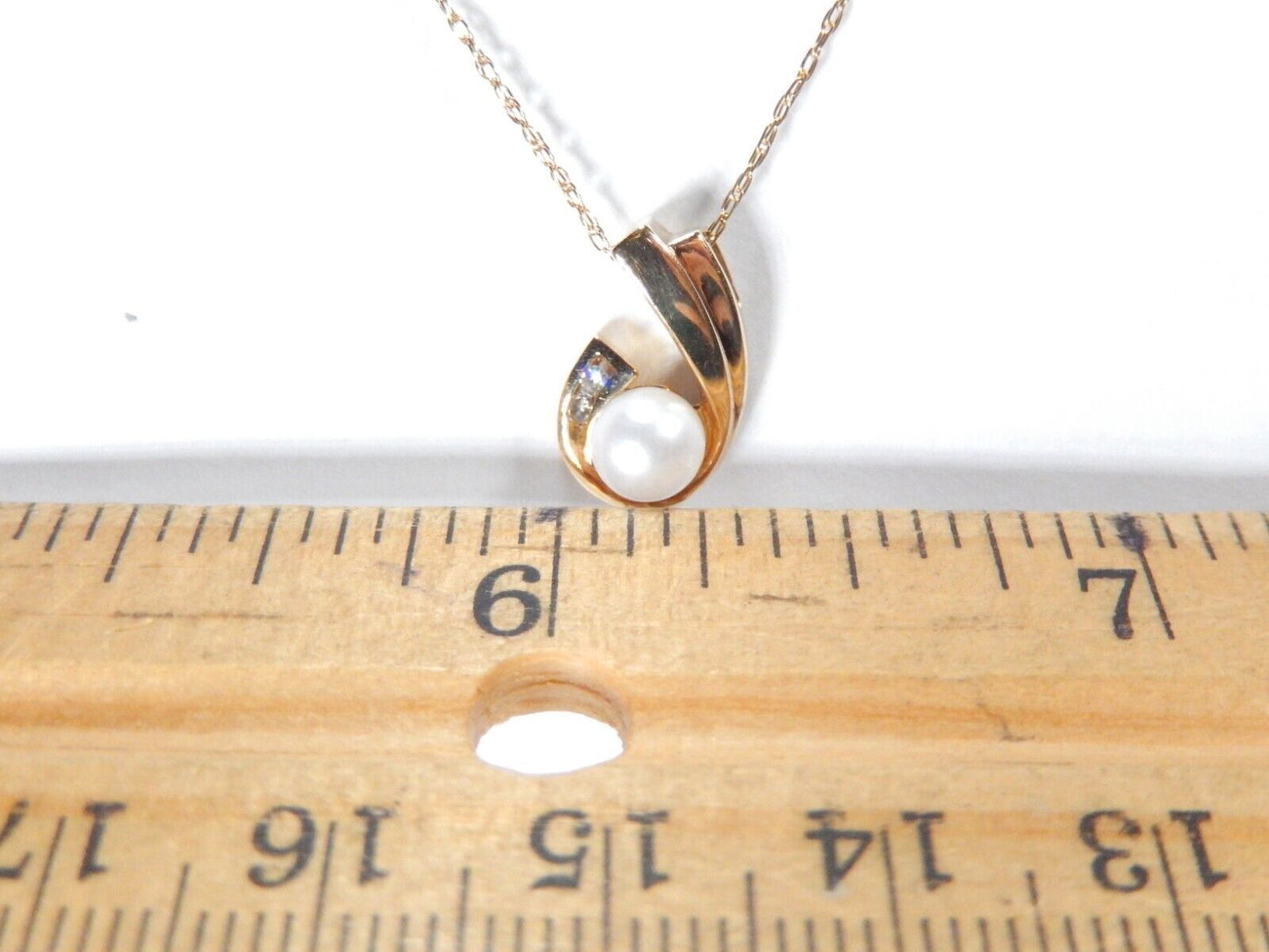 *VINTAGE*  10K Yellow Gold 5.25mm Pearl And Diamond Pendant w/1