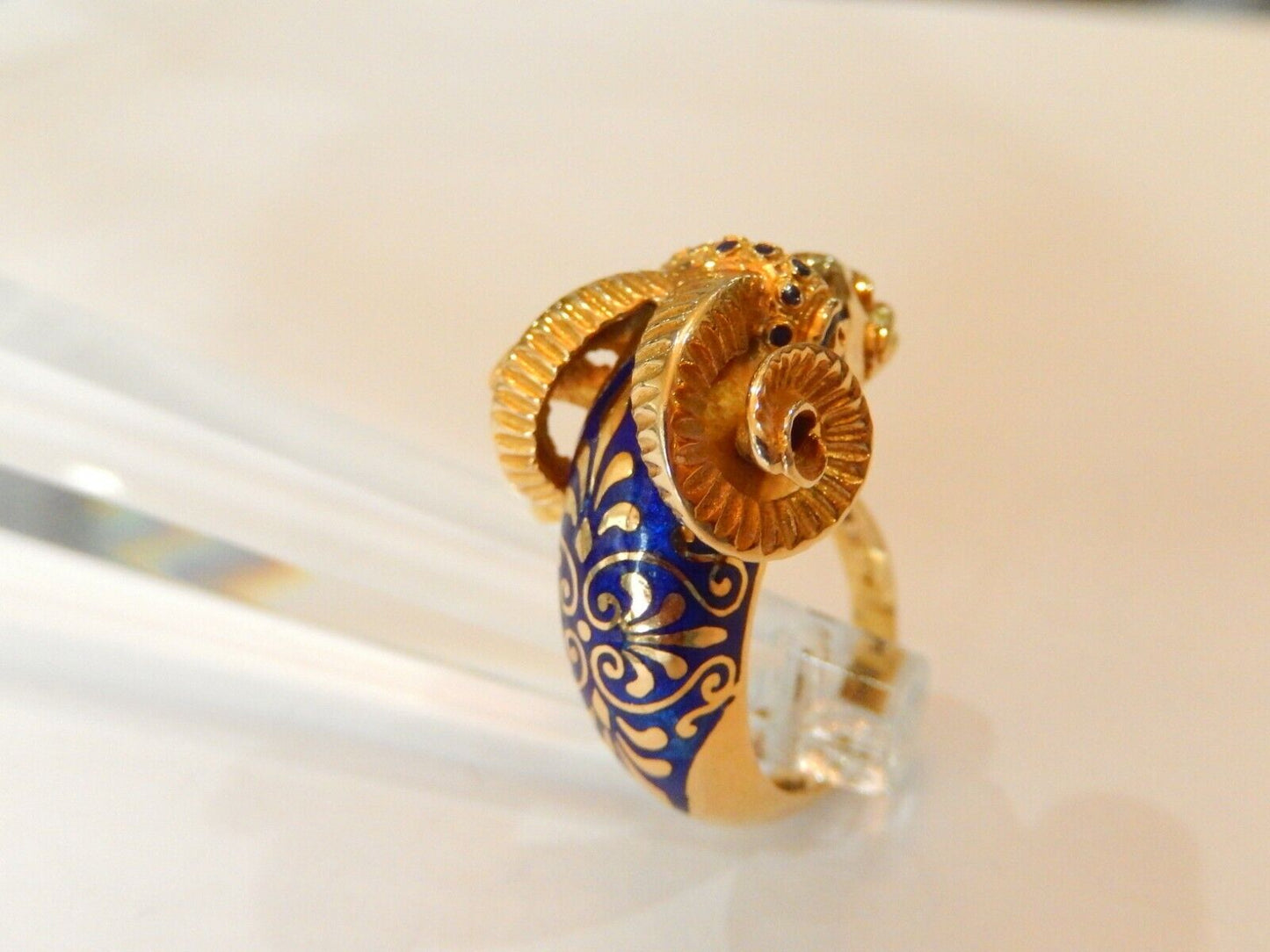 *VINTAGE*  MID-20TH CENTURY 18K YELLOW GOLD ENAMEL RAM HEAD WRAP AROUND RING