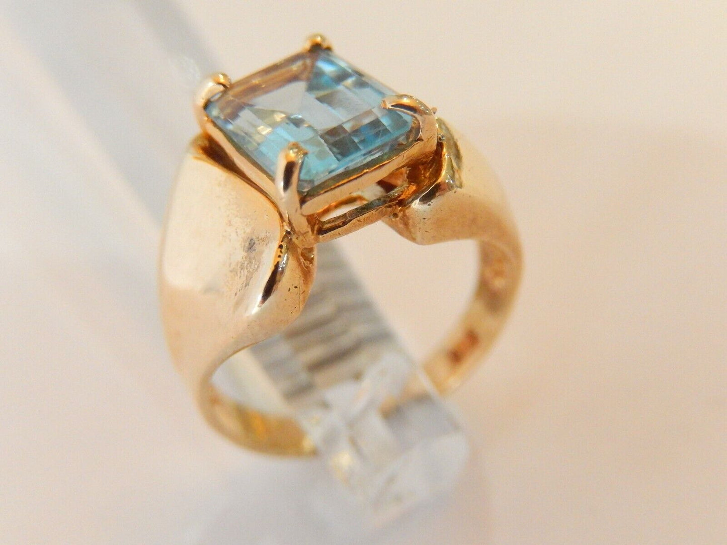 Ladies 14k Yellow Gold 9 x 7mm Natural Emerald Cut Swiss Blue Topaz Ring Sz 8