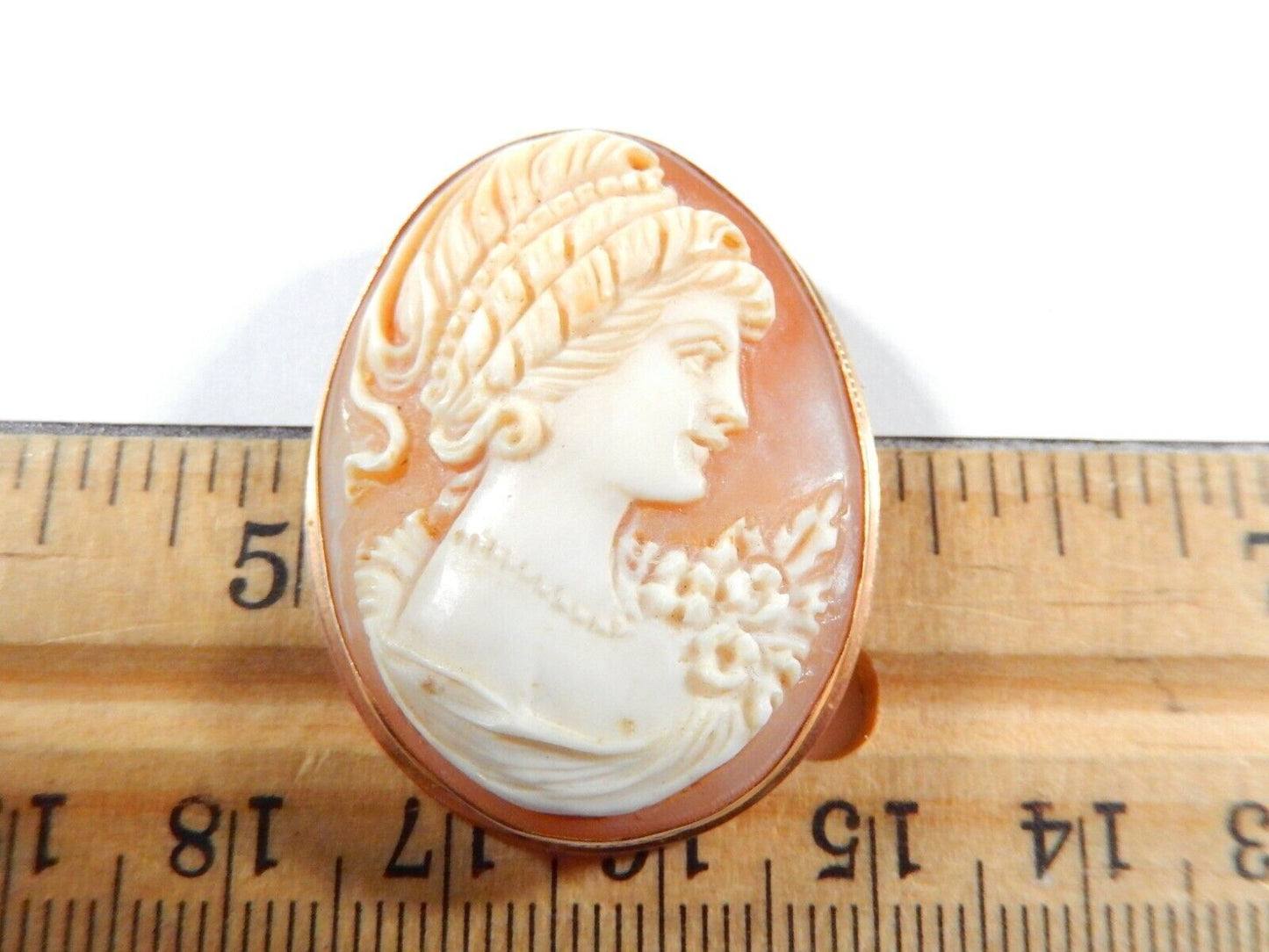 Beautiful VINTAGE 14k Gold Large Carved Shell Cameo Brooch Pin or Pendant