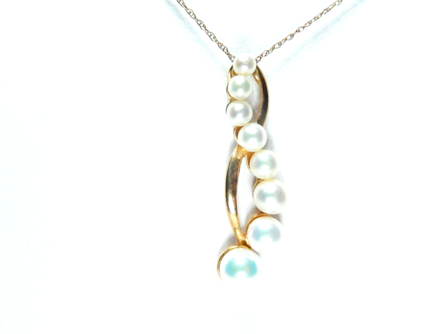 *VINTAGE* 10K Yellow Gold Cultured 8  Pearl  Journey Pendant w/16" Chain