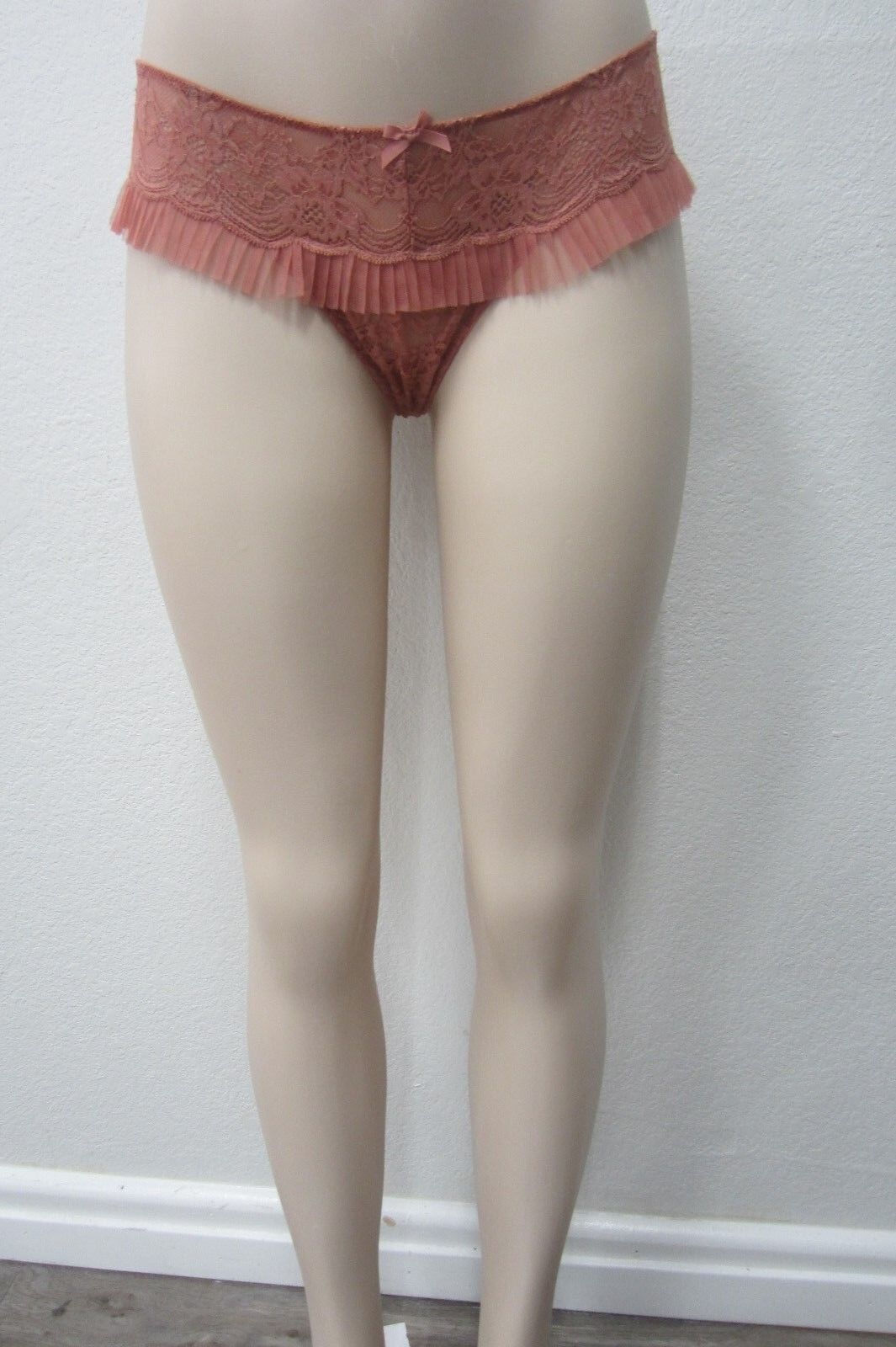 NWT*VICTORIA'S SECRET WIDE SIDE THONG*STRING PANTY Size Medium