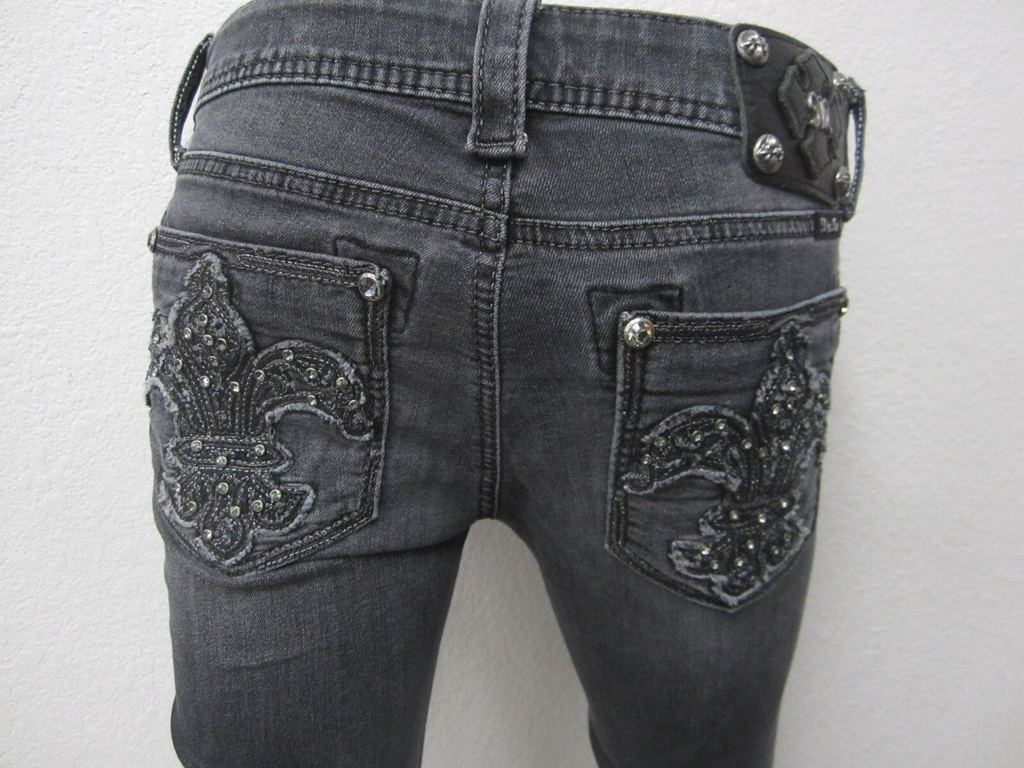 NEAR MINT Miss Me Skinny Jeans Black / Gray Fleur De Lis Pockets  Size 27 x 31