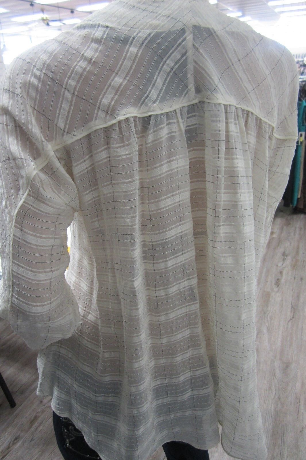 NWT BCBG Max Azria  Womens Top Very Cute Long Sleeve Size XS Cream