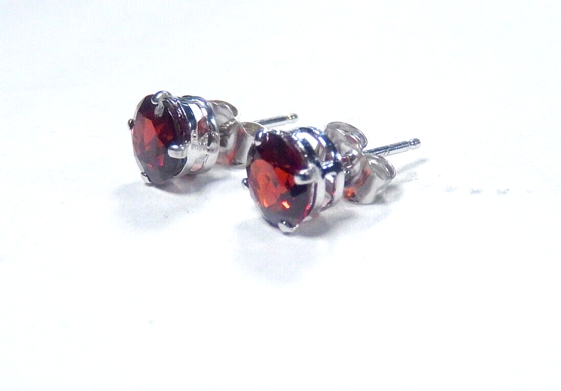 14K White Gold Basket Setting 6mm 1.50CT TW Garnet Ear Studs