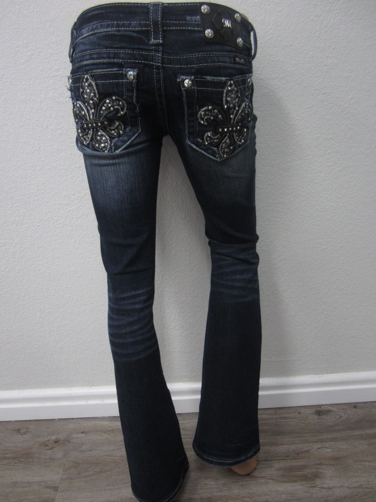 NWT  Women's Miss Me Jeans Signature Boot W25 L32 Super Cute Jeans!!