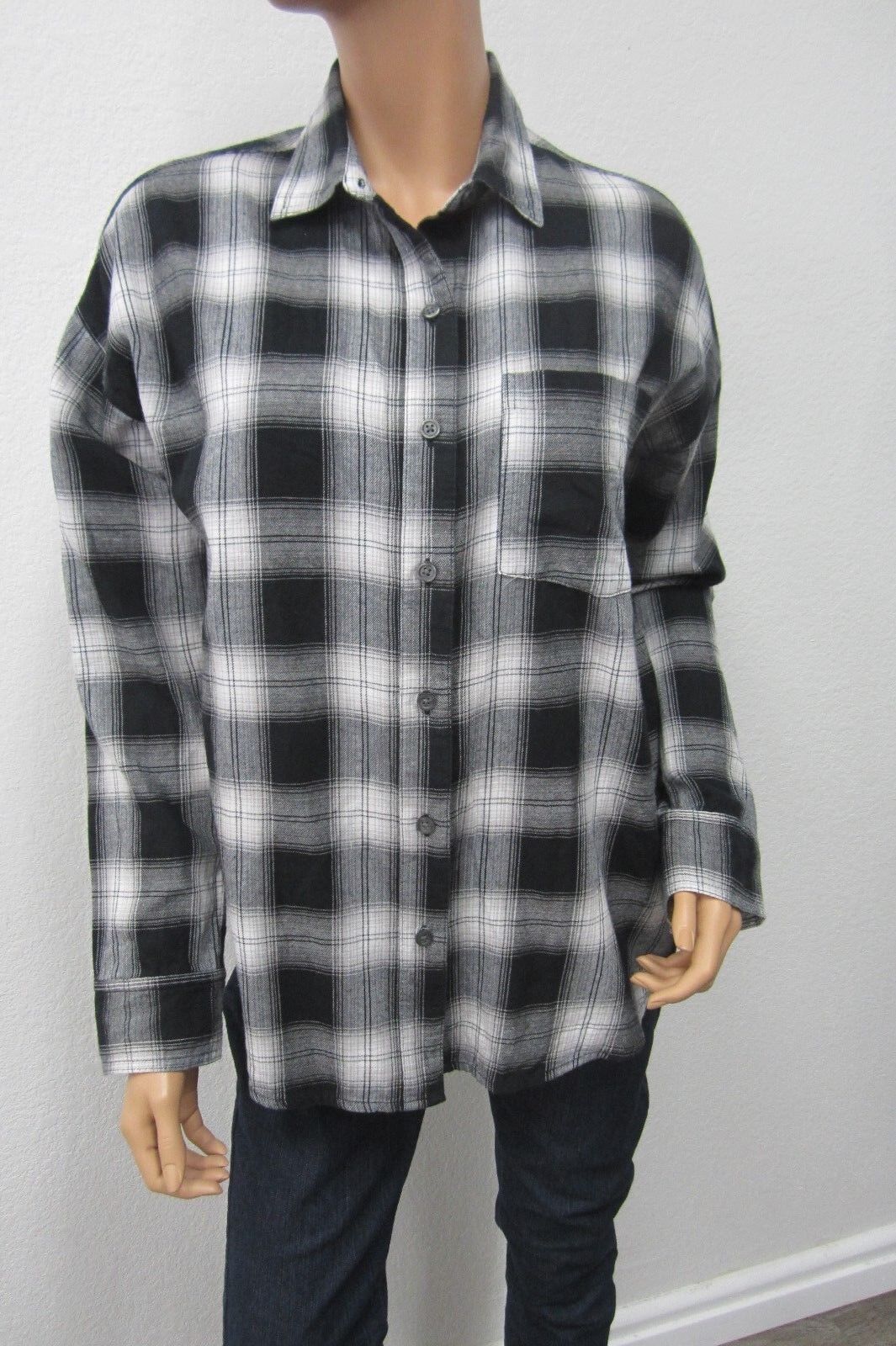 Old Navy Women’s Black/White Boyfriend Flannel Button Down Shirt Top Size S/P