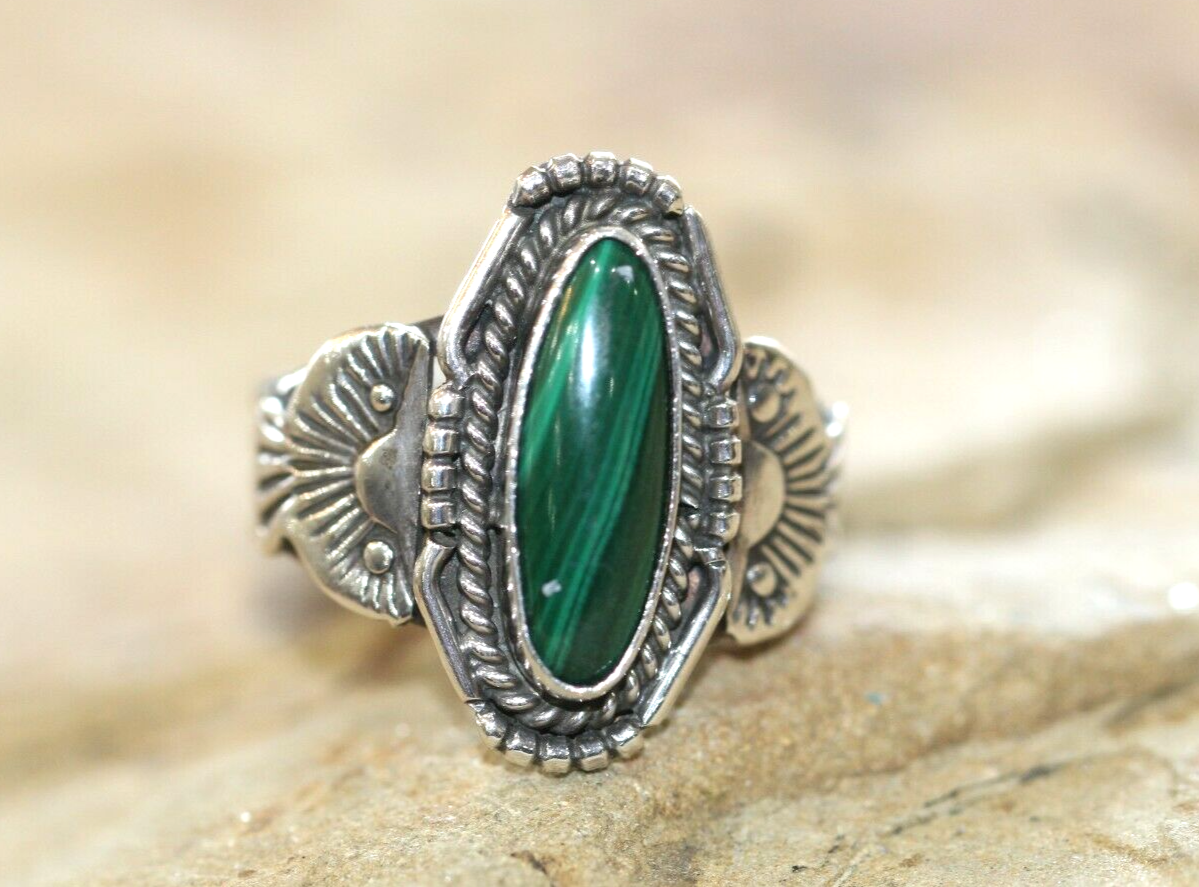 *VINTAGE*  Native American Malachite Sterling Silver Ring  size 8.5