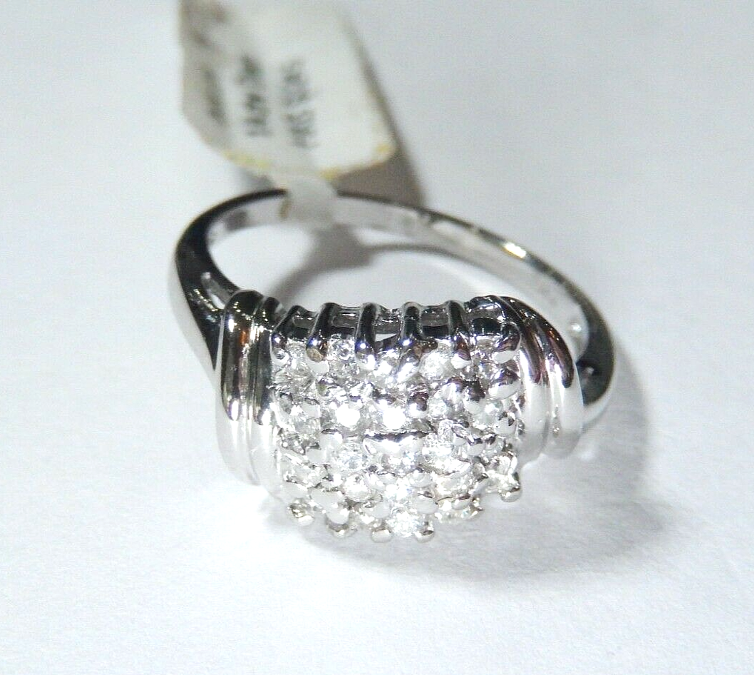 *NWT*  14K White Gold .25ct Natural VS Diamond Cluster Ring  Size 7.5