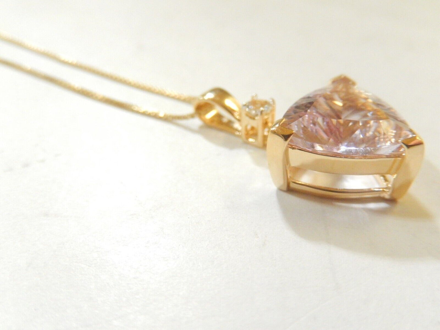 *VINTAGE* 14K Yellow Gold Triangle 4.00 CT Amethyst & Diamond Pendant w/18"chain