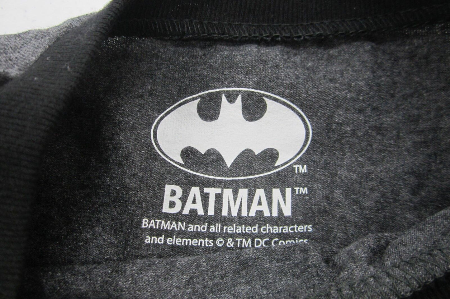 *NWT* EXTREME Batman Boys Batman Symbol T-Shirt (Large, 7)