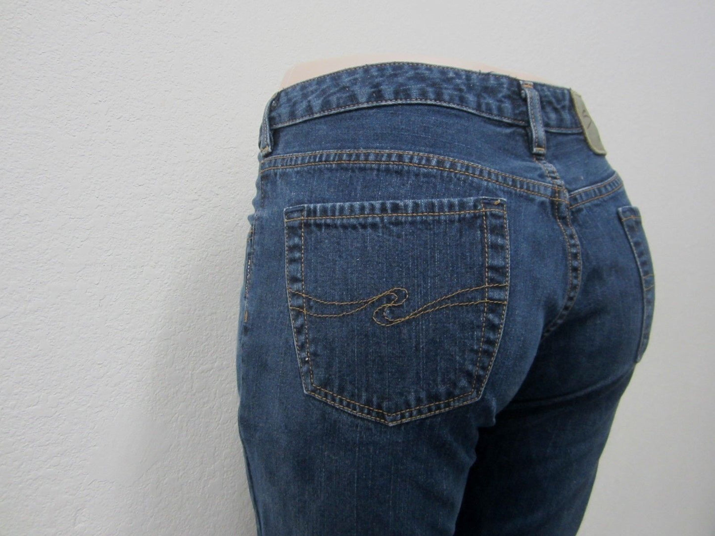 VERY NICE Silver Jeans Womens Mid Rise  Boot Cut Jeans  31 x 30 Medium Dark Wash