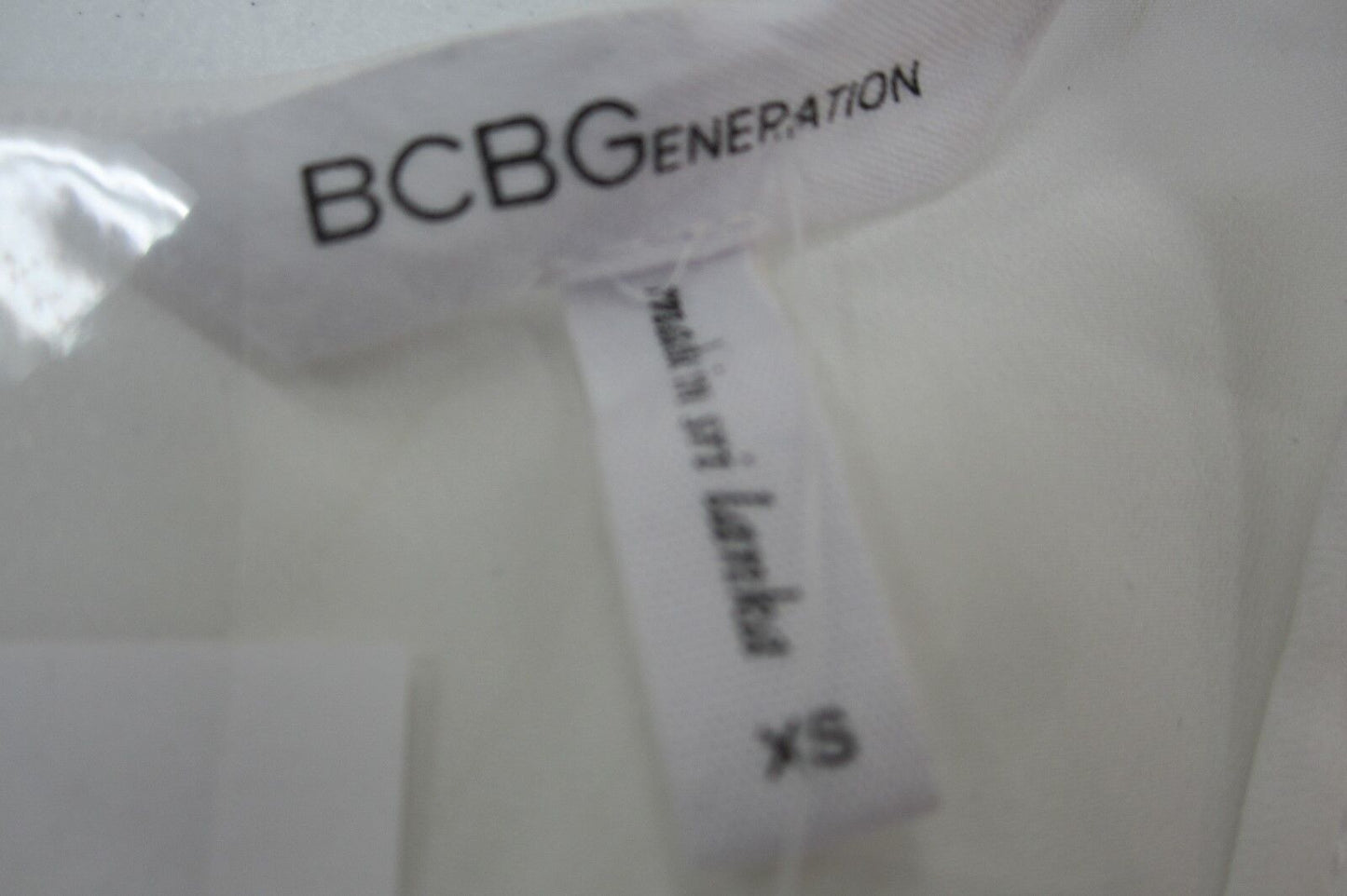 *NWT*  $78.00 BCBGeneration Long Sleeve CUTE White  Woman's Top Size XS