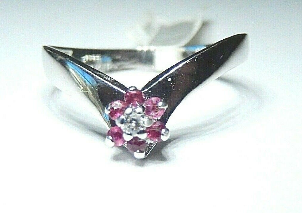 *NWT* 14K White Gold " V " Shape Ruby & Diamond 3.5mm Band Ring Size 9.25