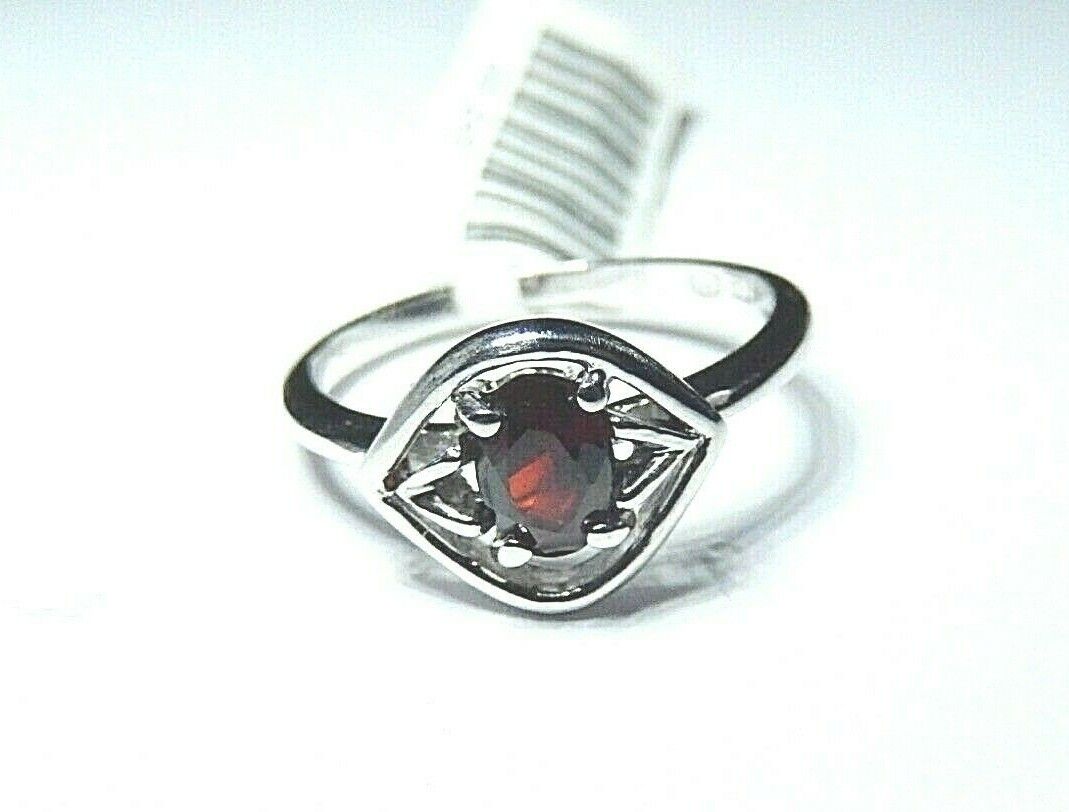 *NWT* 10K WHITE GOLD .50 CARAT OVAL GARNET SOLITAIRE RING  SIZE 6