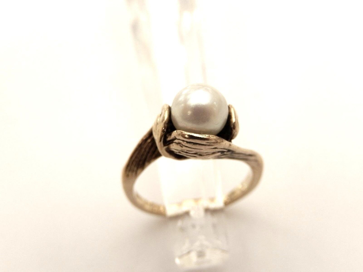Lovely Vintage 10K Yellow Gold  Ring W/A White 6.5mm Cultured Pearl. Sz 6.5