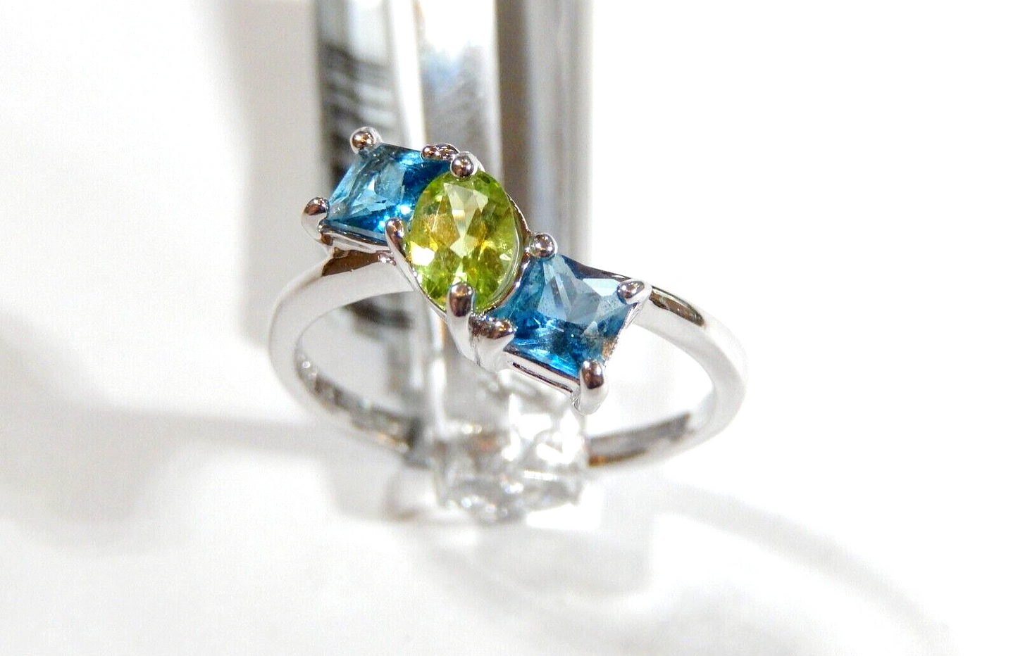 *VINTAGE*   Sterling Silver London Blue Topaz & Peridot Three Stone Ring Sz 8