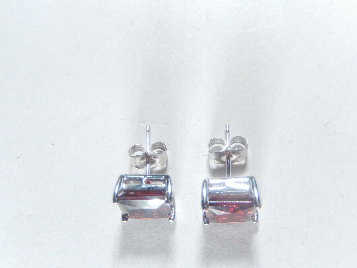 14K White Gold 4.00 CT Princess Cut Garnet Earstud Earrings 7mm x 7mm