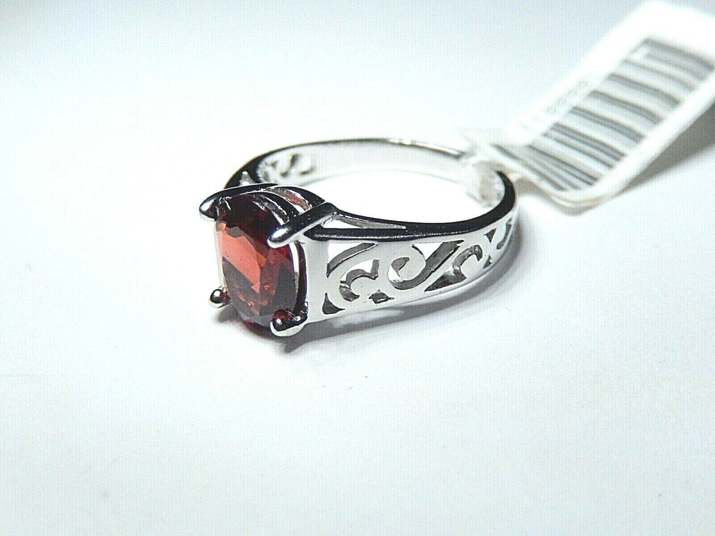 *NWT* 10K White Gold 1.25 Ct Oval Garnet Filigree Ring Size 4.5