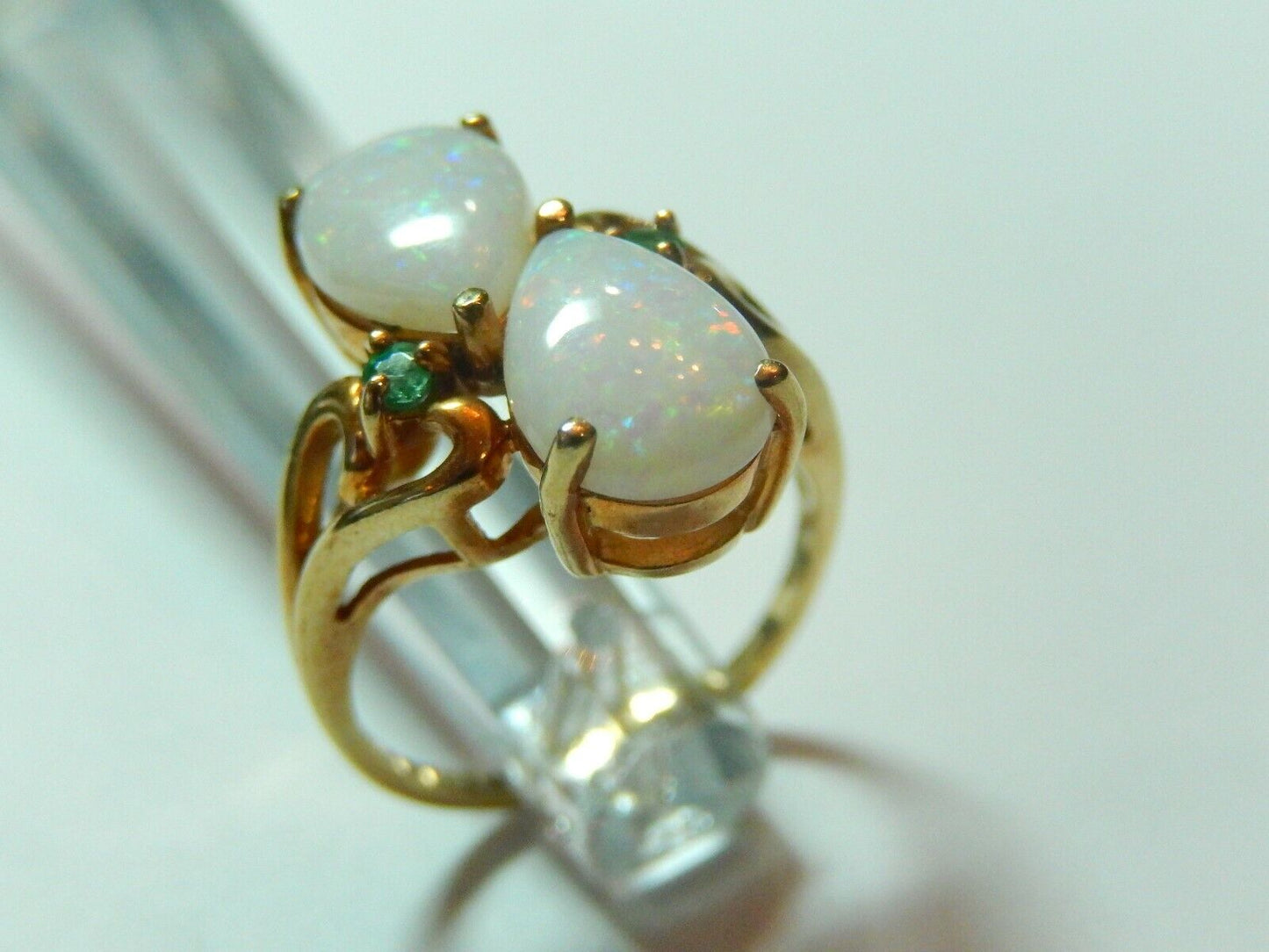 *VINTAGE* 10K Yellow Gold Pear Shape Natural Opal and Emerald Ring Size 6.5