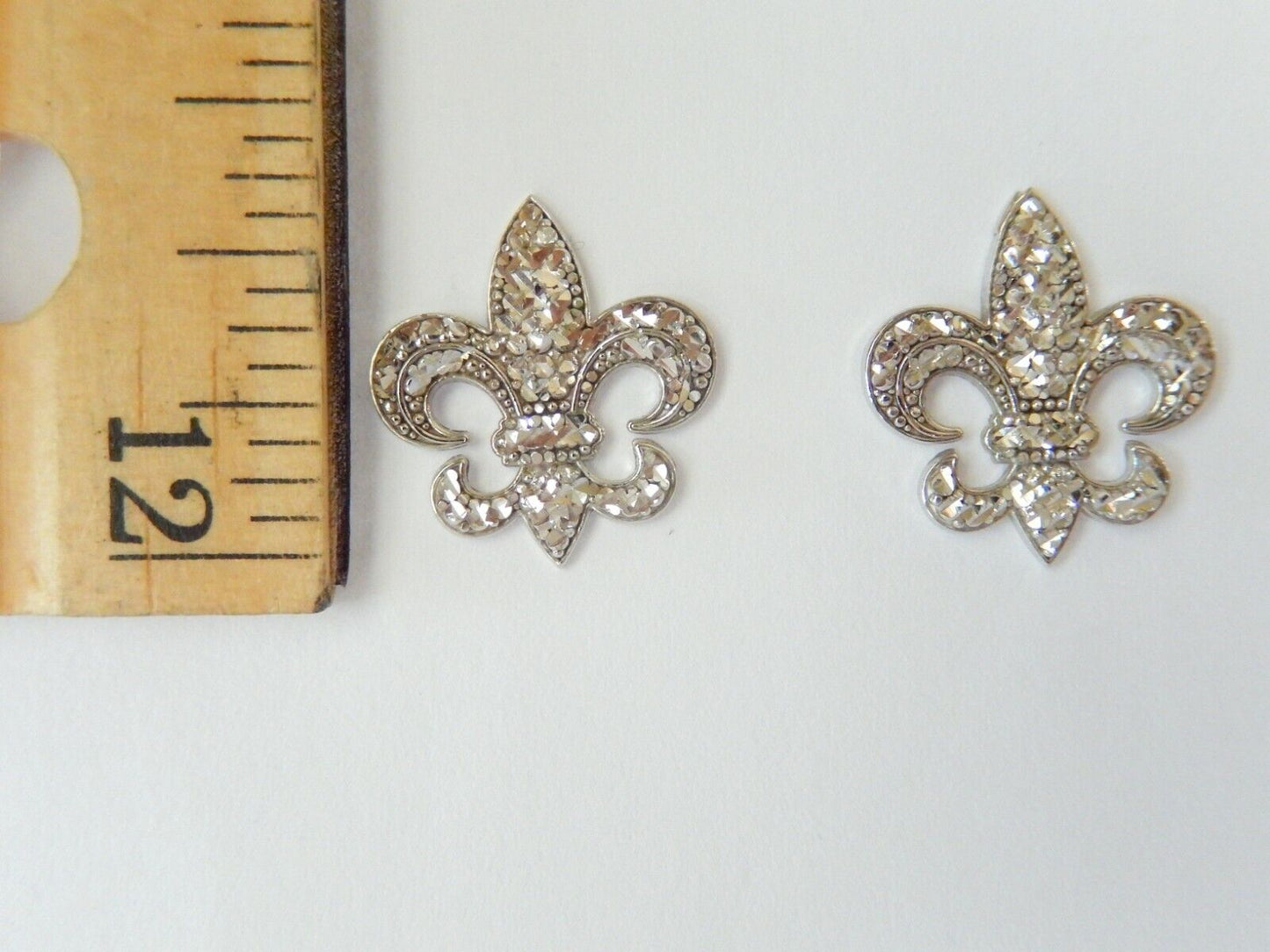 *NWT* 14k White Gold Diamond Cut Fleur de Lis Post Earrings