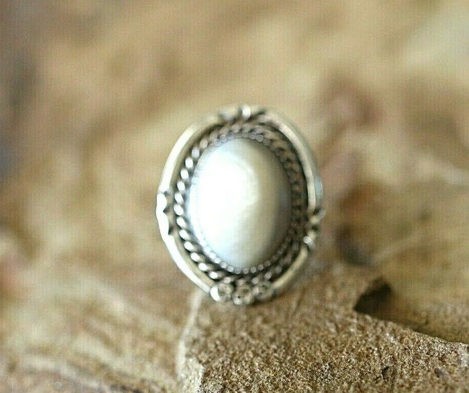 *VINTAGE*  Native American Large Sterling Silver Mother of Pearl Ring Size 6