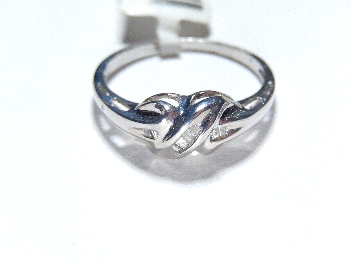 *VINTAGE* 10K White Gold Diamond Criss Cross X Wedding Band Ring Size 7
