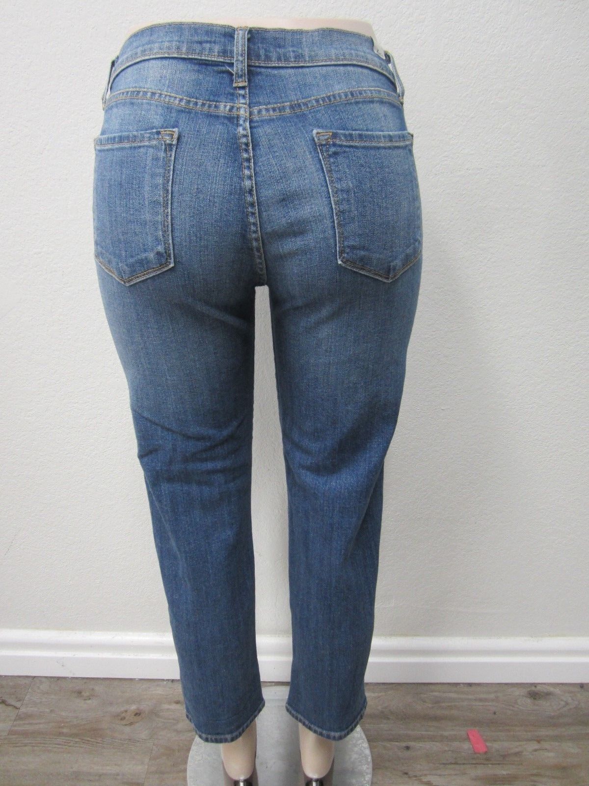 VERY NICE KanCan  Blue Stretch Denim Distressed Straight  Jeans size 28 x 26.5