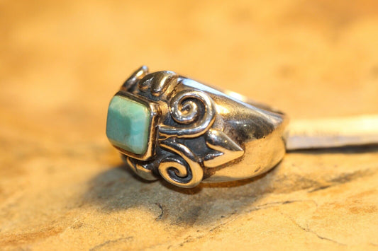 *VINTAGE*   HEAVY - THICK - Decorative Sterling Silver Turquoise Ring Sz 6