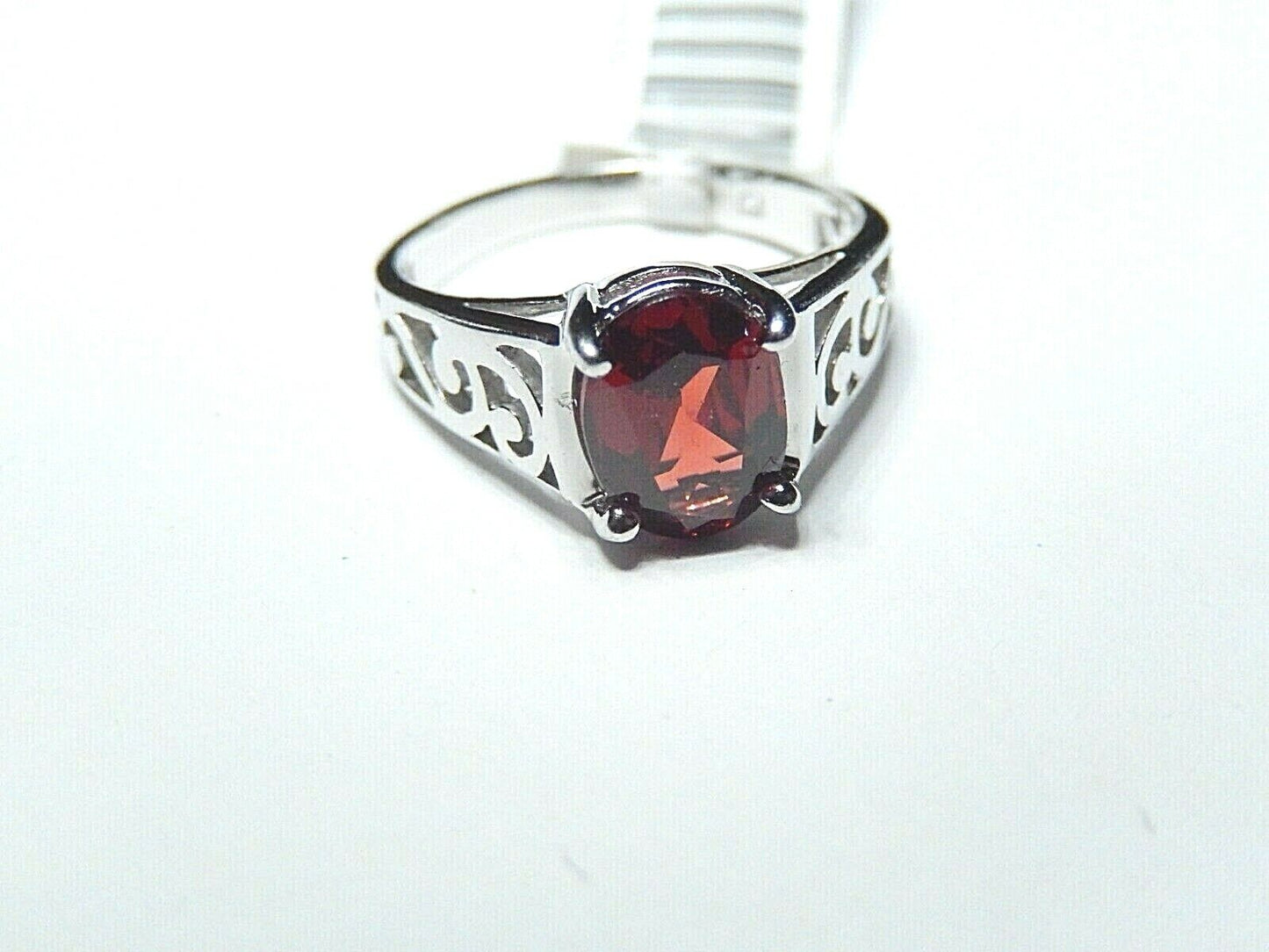 *NWT* 10K White Gold 1.25 Ct Oval Garnet Filigree Ring Size 4.5