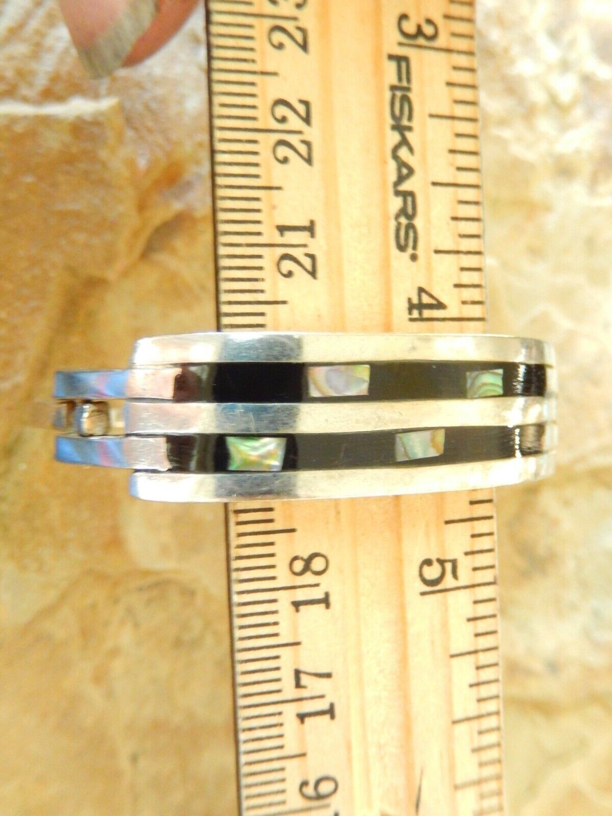 *VINTAGE* .Southwestern Mother Of Pearl / Blk Onyx Sterling Silver Hinged Bangle
