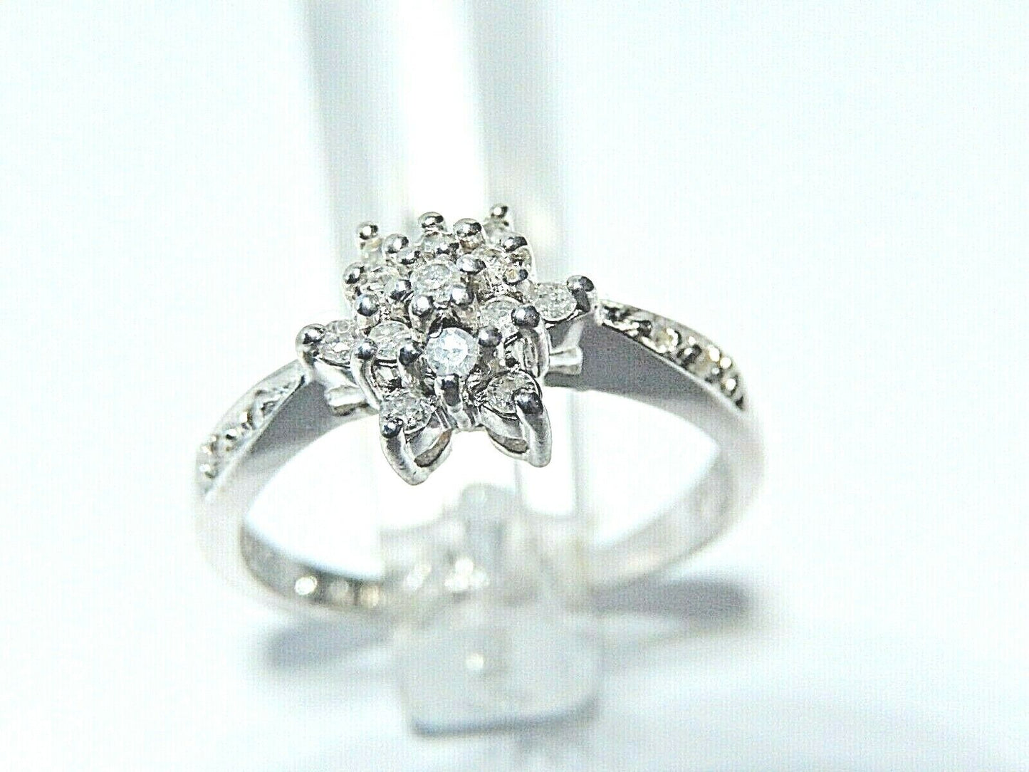 *NWT* 10k White Gold Star Ring with Diamond Accents Size 7.25