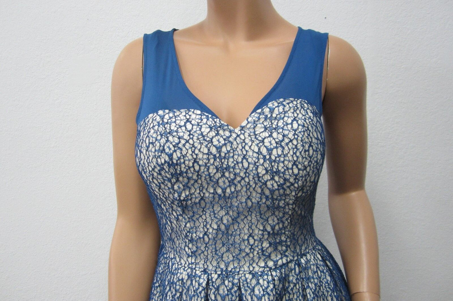 *MINT*  Chi Chi London Exquisite Elegance Lace Dress Navy/Ivory Sleeveless Sz 4