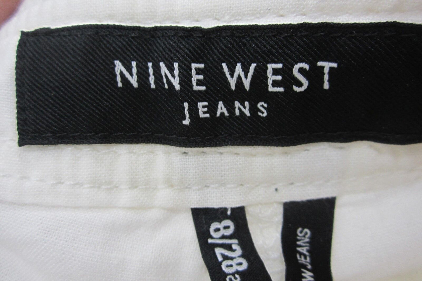 *NWT* Nine West SUPER CUTE Cozy White Linen Blend Capris Size 8 (W28 x L17)