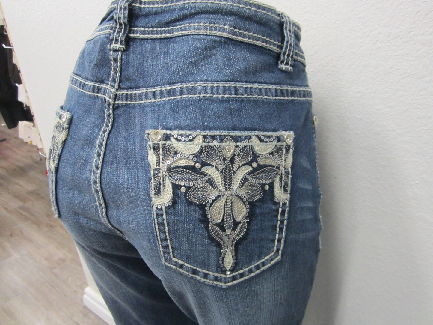 NWT REBA LUPITA SKINNY CRYSTAL WOMEN'S INDIGO  JEANS SIZE 6X 31 INSEAM  $88.00