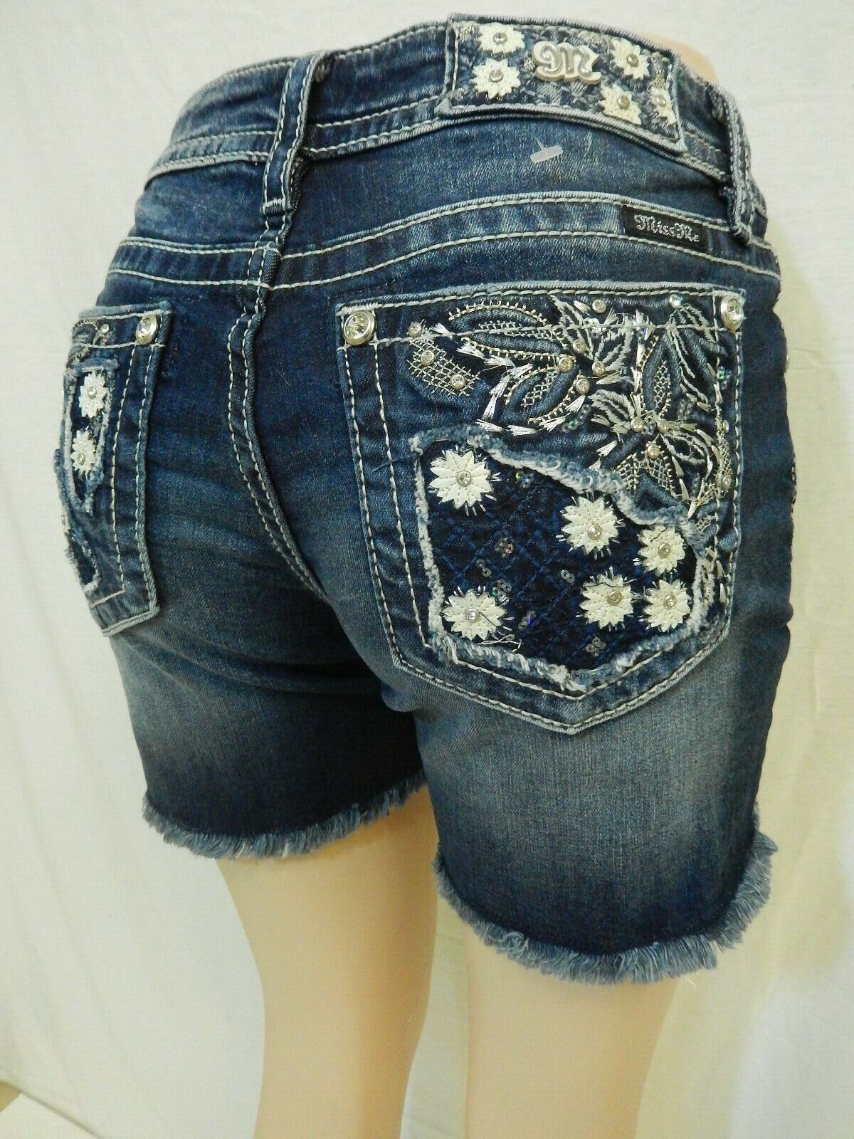 NWT Miss Me M3337D Mid Rise Floral Madness Frayed Hem Denim Short Size 25