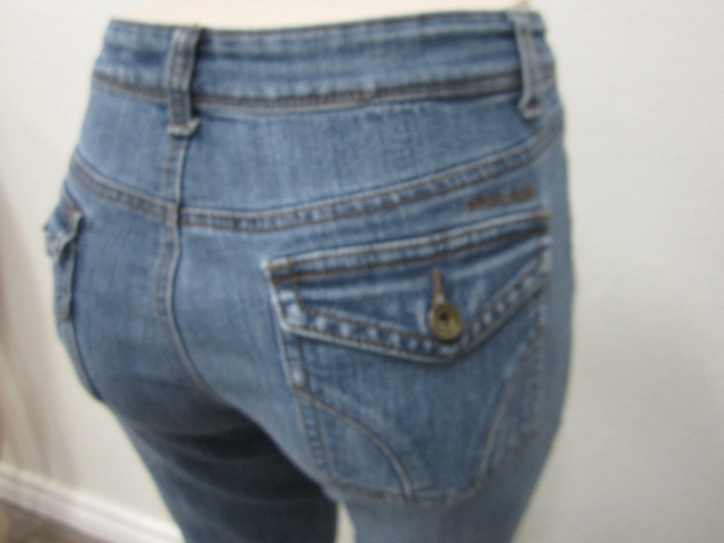 VERY NICE DKNY Womens Medium Wash Boot Cut Jeans Size 10 x L31