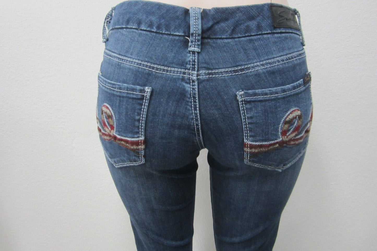 *MINT*  Seven7 Darker Wash MId Rise Bootcut Embroidered Jeans Sz 6 x L31
