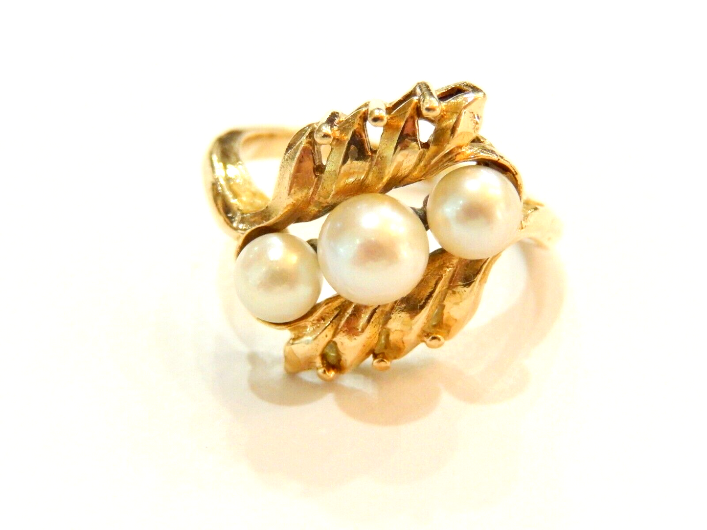 *VINTAGE*  10k Yellow Gold Freshwater Cultured Pearl Three Stone Womens Ring SZ6