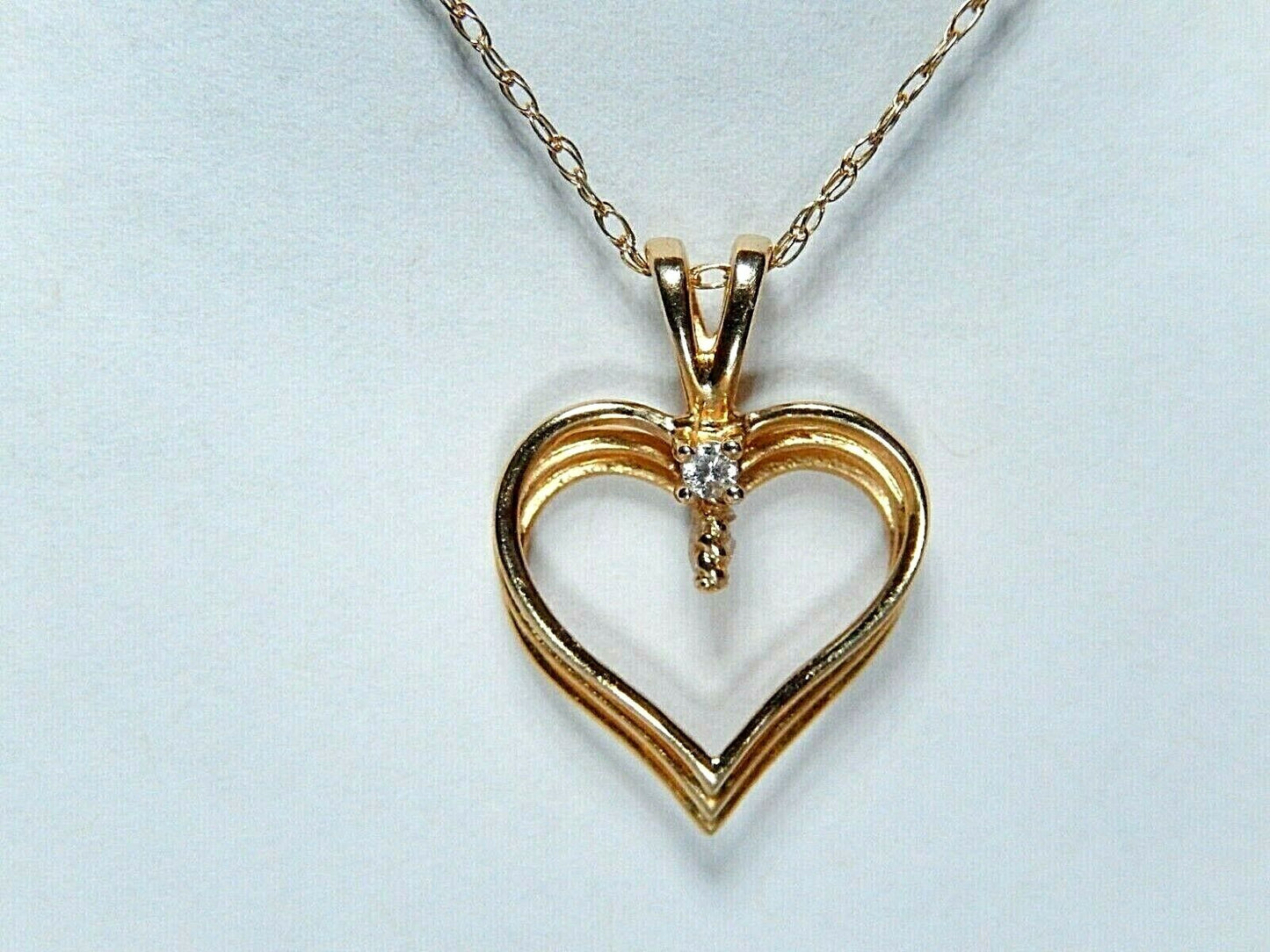 *VINTAGE*  10K Yellow Gold Solitaire Diamond Heart Pendant with 10K 18" Chain