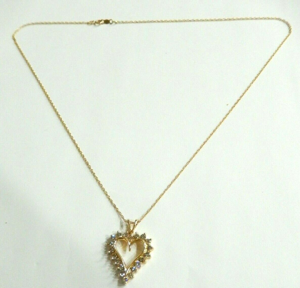 *VINTAGE* 10kt Yellow Gold .75ct Natural Diamond Heart Pendant Necklace