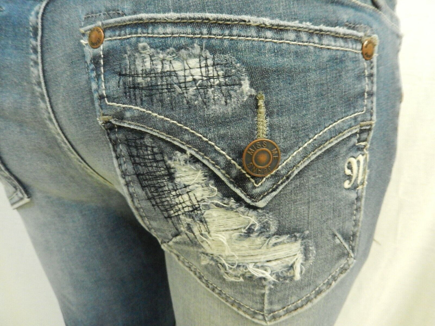 *NWT*  Miss Me JE3073SR Signature Skinny Distressed Med Blue Jeans Size 25 x 31