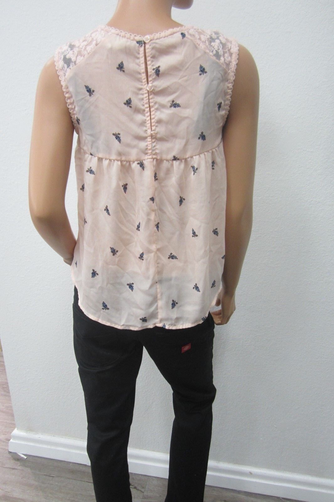 *SUPER CUTE*  SWEET WANDERER Womens  Dusty Rose Lace  Short Sleeve Top Sz Small
