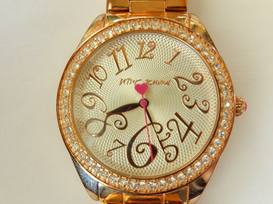 BETSEY JOHNSON Watch BJ00048-03 Gold Toned Stainless Steel Heart Second Hand