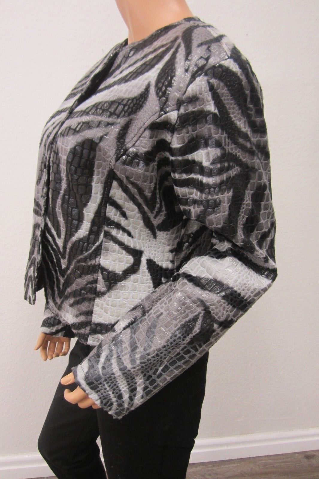 *MINT* Selene Sport WOMEN'S ANIMAL PRINT  JACKET  Polyvinyl Size 10