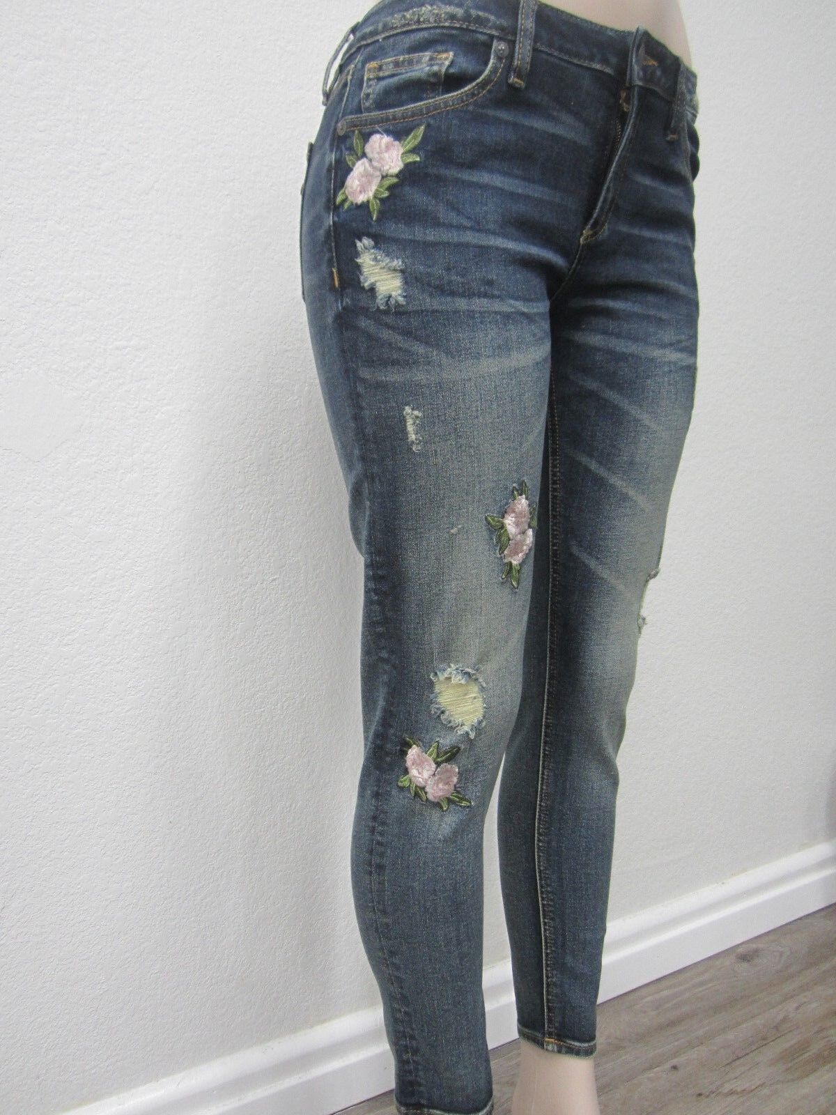 NWT Miss Me - Womens Mid-Rise Ankle Skinny Embroidered Jeans M2084AK Size 29X27